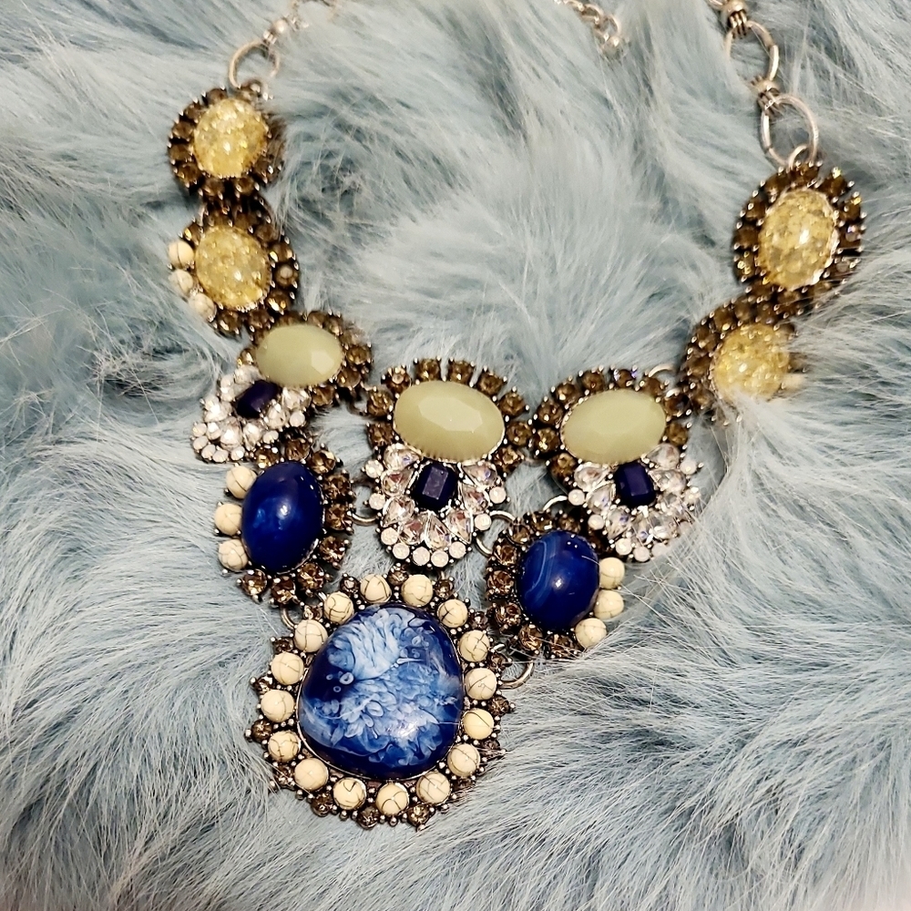 SOLD CHLOE & ISABEL TANGIER SOLADITE CHAMPAGNE CRYSTAL SILVER STATEMENT NECKL… - Picture 14 of 16